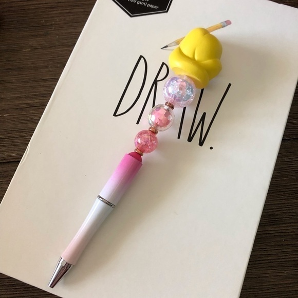 Disney Doorables: Tangled: Repunzel with Frying Pan handmade beaded pen - Picture 3 of 3